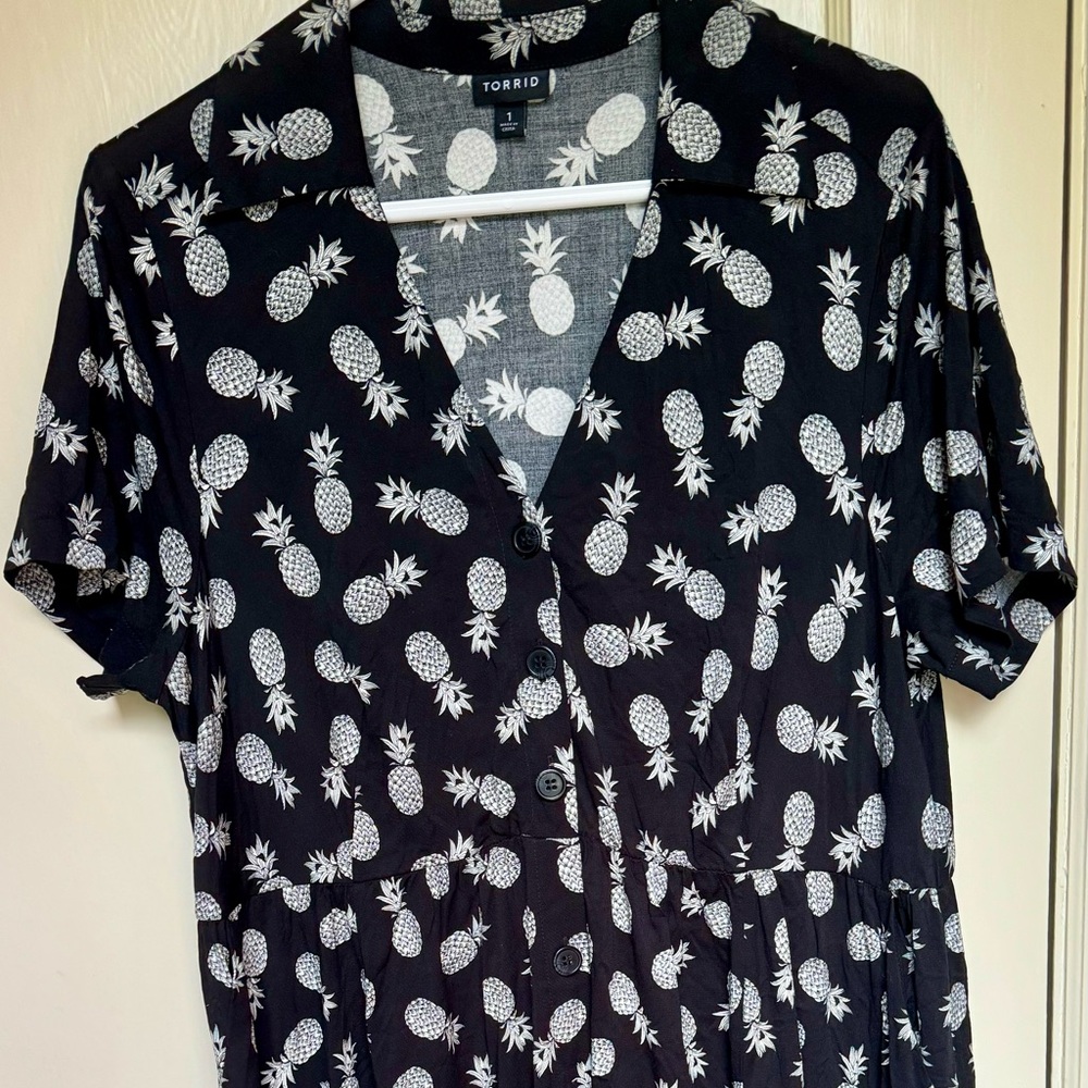 Shirt dress-Challis black with pineapple